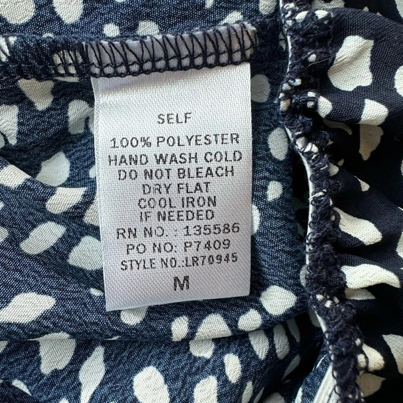 Main strip navy blue pebble romper with pockets size medium - Picture 10 of 10